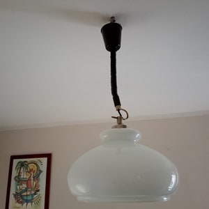 Vintage vit opalglas pendellampa / Vintage taklampa / Retro hänglampa / Mid-Century Modern lampa / Tillverkad i Jugoslavien / 1970-talet bild 4