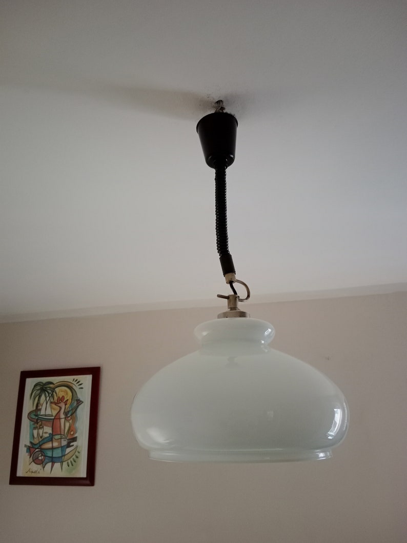 Vintage vit opalglas pendellampa / Vintage taklampa / Retro hänglampa / Mid-Century Modern lampa / Tillverkad i Jugoslavien / 1970-talet bild 4