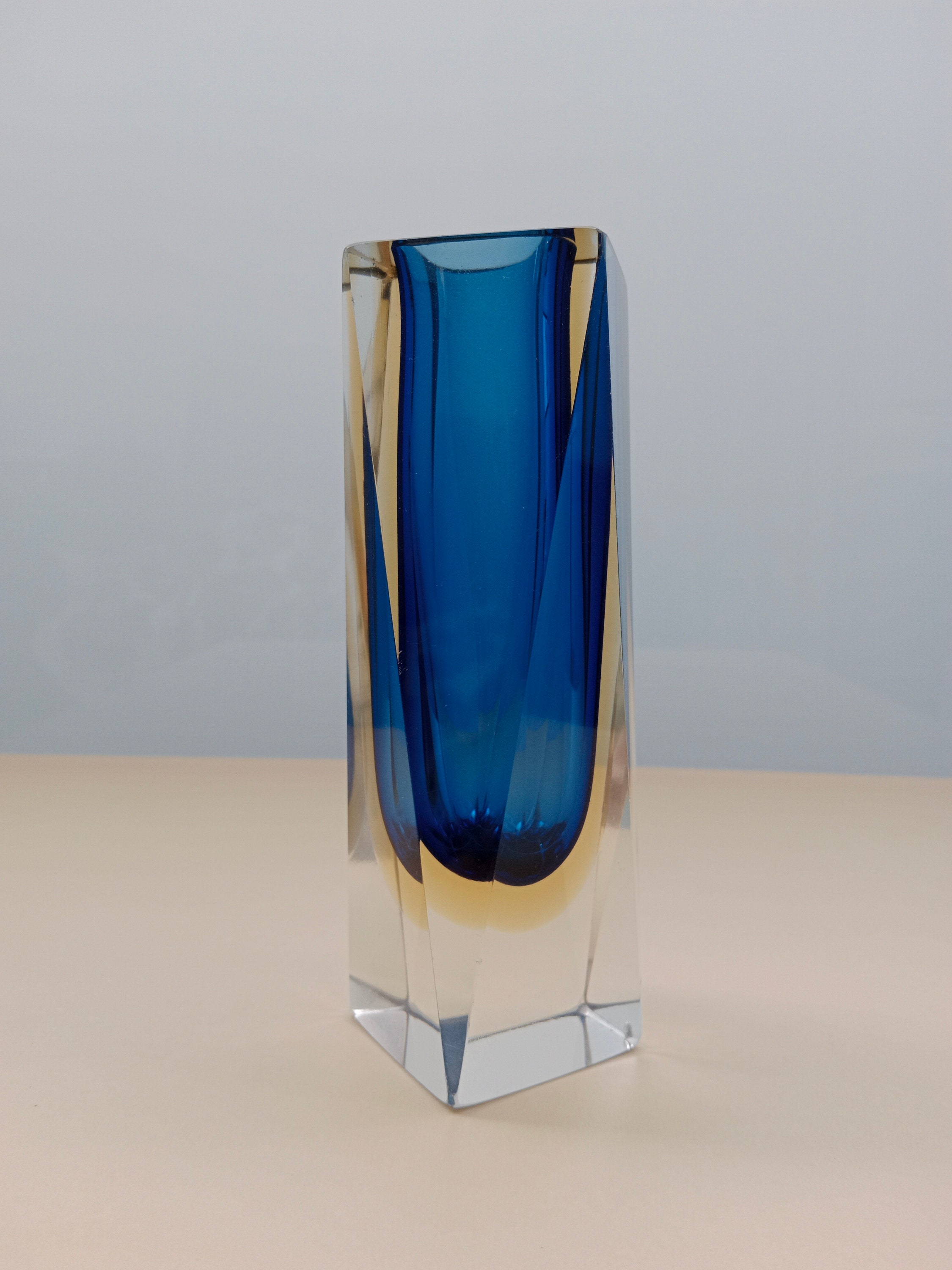 工芸品 Murano Glass Vase (Blue & Yellow) Murano Blue and Yellow Vase - Vintage Decor for Sale - Styylish
