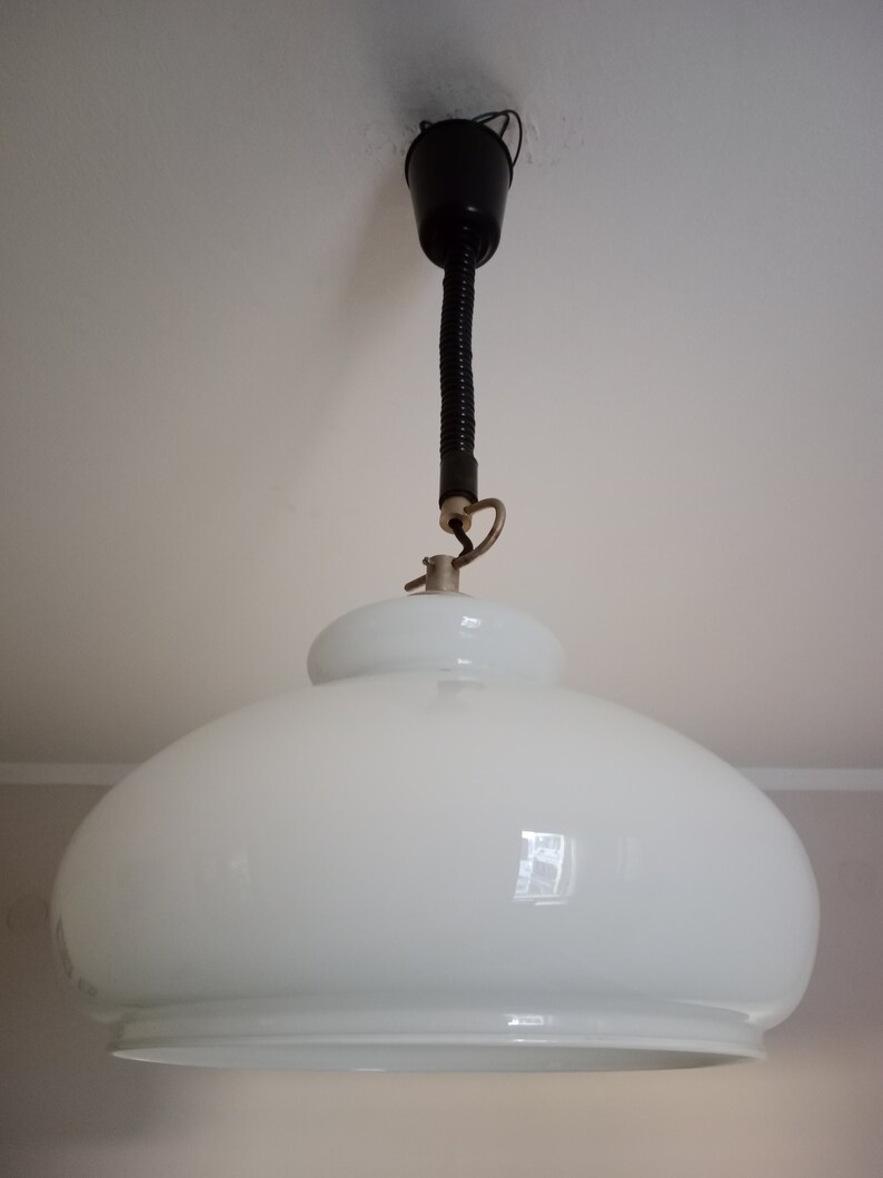 Vintage vit opalglas pendellampa / Vintage taklampa / Retro hänglampa / Mid-Century Modern lampa / Tillverkad i Jugoslavien / 1970-talet bild 8