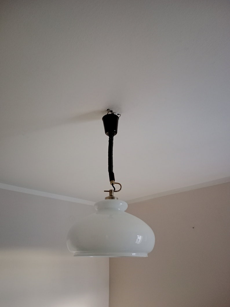 Vintage vit opalglas pendellampa / Vintage taklampa / Retro hänglampa / Mid-Century Modern lampa / Tillverkad i Jugoslavien / 1970-talet bild 6