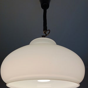 Vintage vit opalglas pendellampa / Vintage taklampa / Retro hänglampa / Mid-Century Modern lampa / Tillverkad i Jugoslavien / 1970-talet bild 5