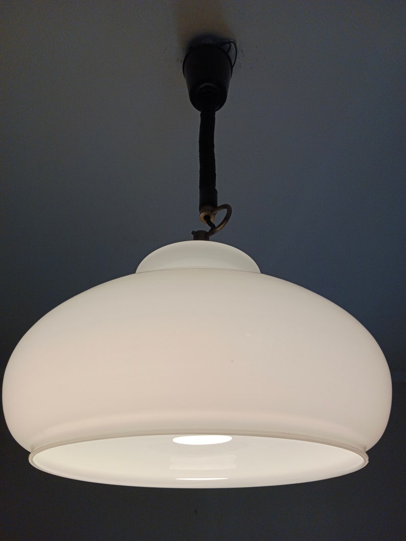 Vintage vit opalglas pendellampa / Vintage taklampa / Retro hänglampa / Mid-Century Modern lampa / Tillverkad i Jugoslavien / 1970-talet bild 5