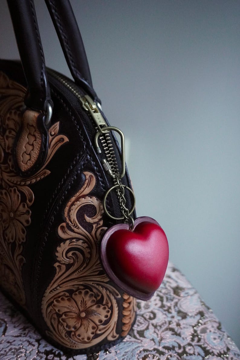Handmade Leather Heart Keychain: Angus Vegetable Tanned Leather - Etsy