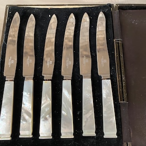 Set of 6 Mother of Pearl Handled butter or dessert Knives