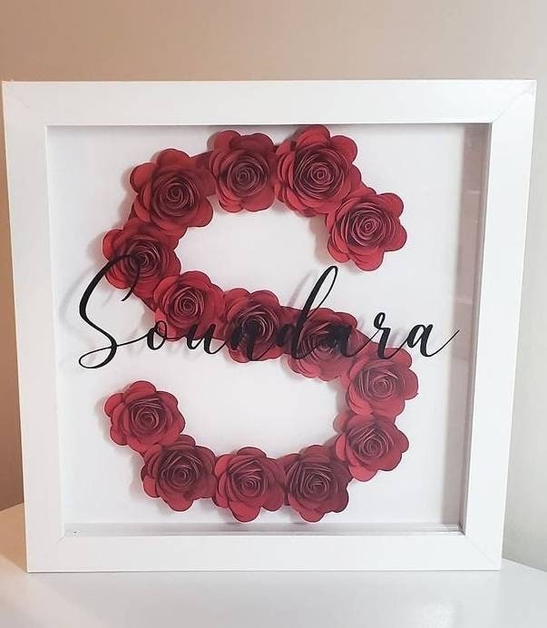 Cadre de Roses Personnalisé, Monogramme, Cadeau d'anniversaire, Fiançailles, Saint Valentin