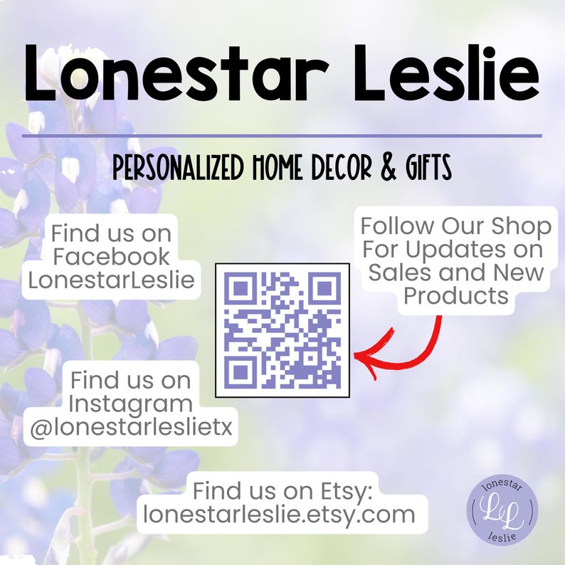 Op de afbeelding: Afbeelding met de tekst "Lonestar Leslie" en "PERSONALIZED HOME DECOR & GIFTS." Het bevat social media-informatie voor Facebook, Instagram en Etsy, een QR-code en een logo.