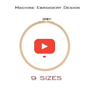 Op de afbeelding: Een houten borduurring met een rood play-knopicoon in het midden. De tekst "MACHINE EMBROIDERY DESIGN" staat bovenaan de afbeelding en "9 SIZES" onderaan.