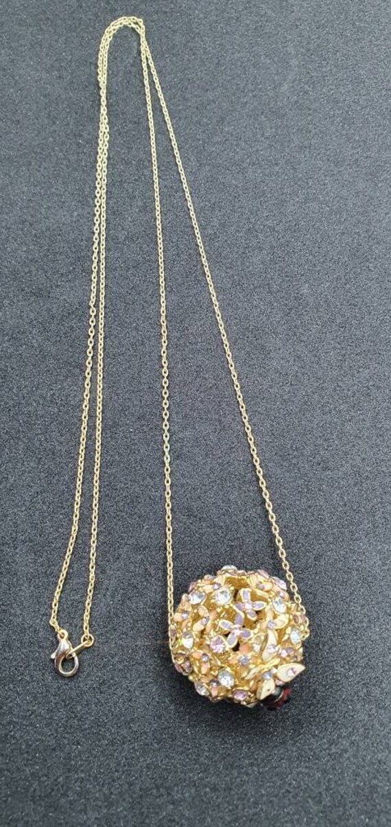 Pretty necklace. Large round ball pendant with butter… Gem