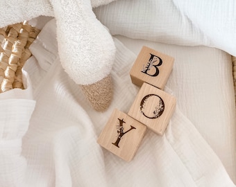 Wooden Name Blocks Leaf Letters Gravur Würfel Buchstaben Nature Cubes Prénom Feuilles Cadeau Bébé Personnalisé Babyzimmer