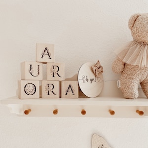 Blocos de nome de madeira Letras florais Gravur Würfel Buchstaben Cubos Lettres Fleurs Prénom Bébé Décoration Cadeau Personnalisé