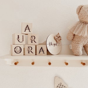 Bloques de nombres de madera Letras florales Gravur Würfel Buchstaben Cubes Lettres Fleurs Prénom Bébé Décoration Cadeau Personnalisé personalisiert