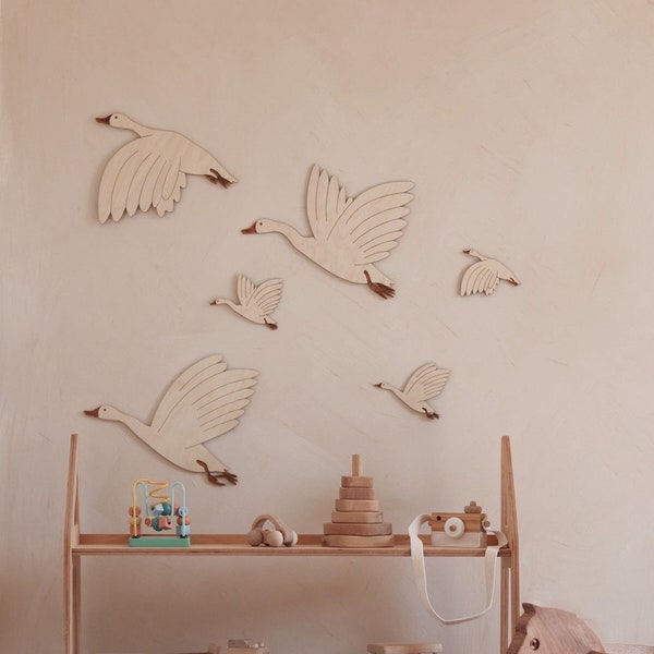 Wooden geese Hölzerne Gänse wooden birds babyzimmer kidsroom nursery decor Vögel aus Holz wooden wall decor wooden geese wooden birds