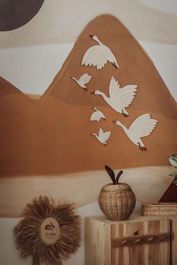 Holz Gänse Wanddeko Kinderzimmer – Taufgeschenk – Holzdekoration Babyzimmer – Skandinavische Wanddeko aus Holz