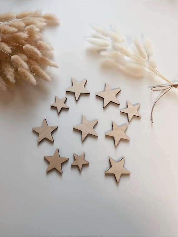 Wooden stars in different sizes 10 pieces