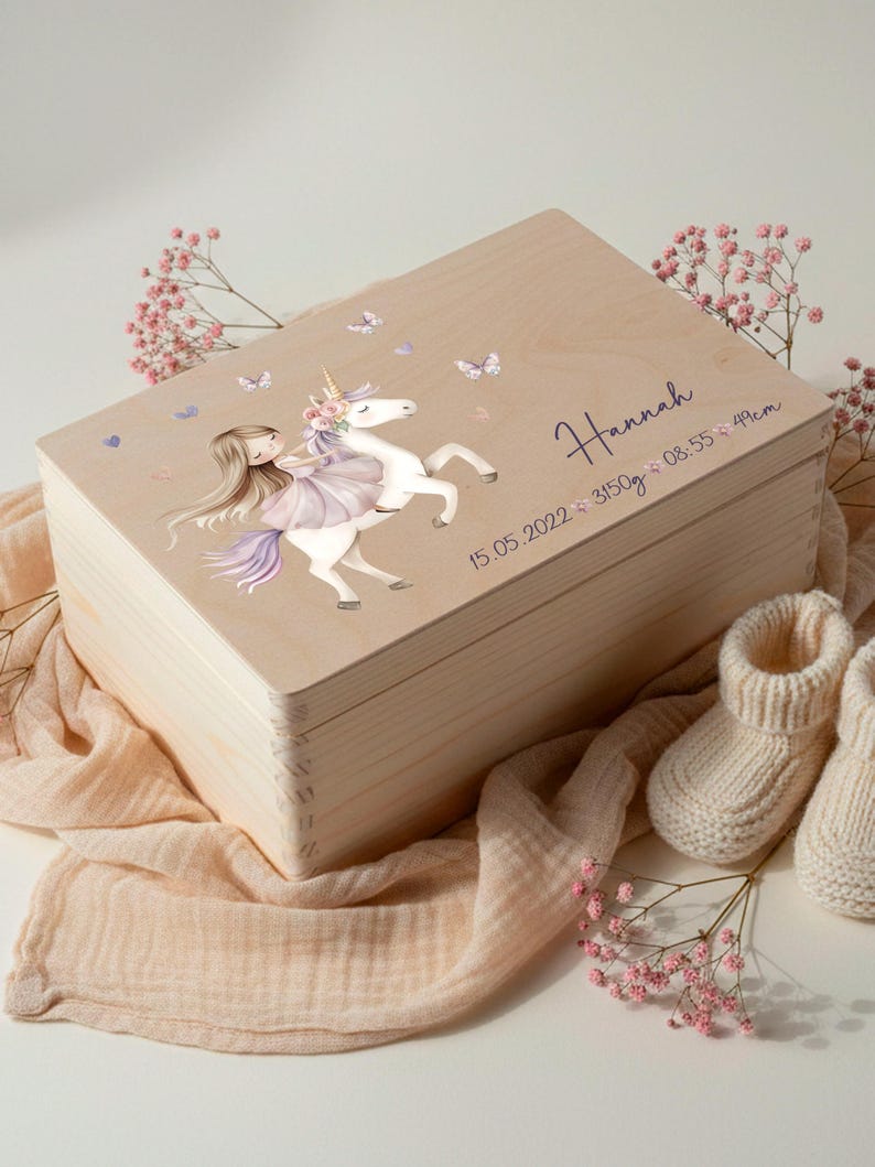 personalisierte erinnerungsbox aus holz fur babys mit dem namen
