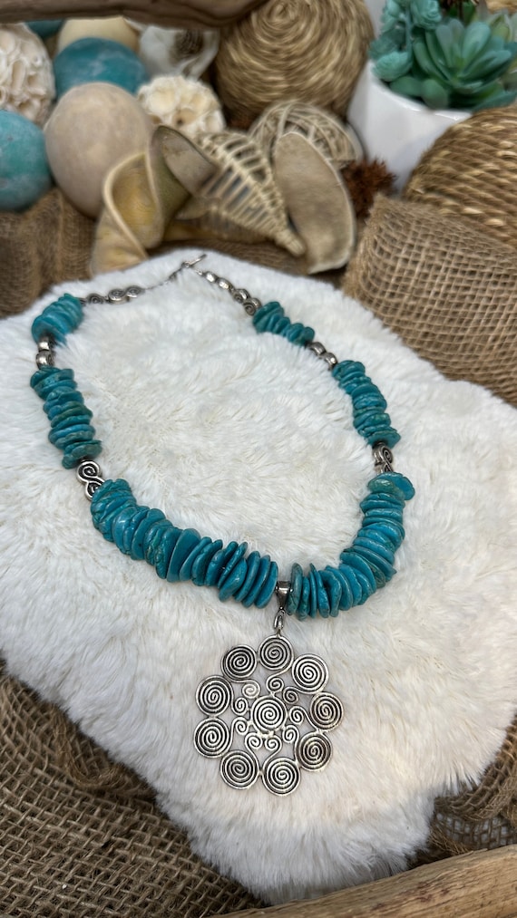 Lovely stone and decorative Necklace