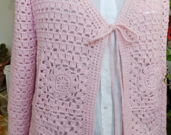 Crochet Cardigan Fait à la main, Chemisier Pull, Cardigan Rose à manches longues, Vêtements Boho Femme, Grand-mère Cardigan Square