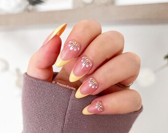 Daisy Yellow - Pastel Yellow French Tips with Daisies - Press on nails UK