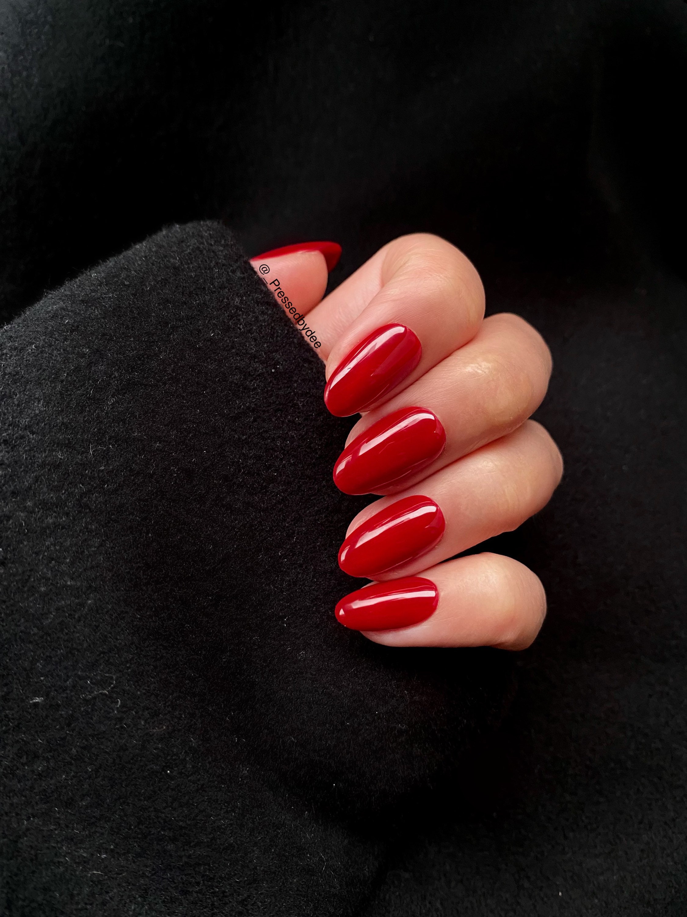 Amazon.com: 24 Pcs Red Press on Nails Short Stiletto Almond - YEFIUO Winter  Fake Nails Press ons French Nail Tip with Solid Color Design Full Cover  Festive Christmas False Nails Glue on