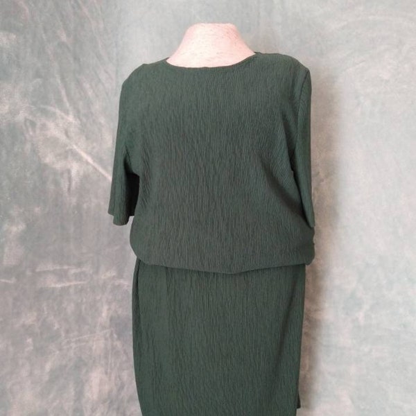 Plus Size Set / Bust 46 / Waist 33-44 / Hips 49 // Vintage 80s 90s Forest Green Stretchy Simple Skirt and Top Suit by Studio C II