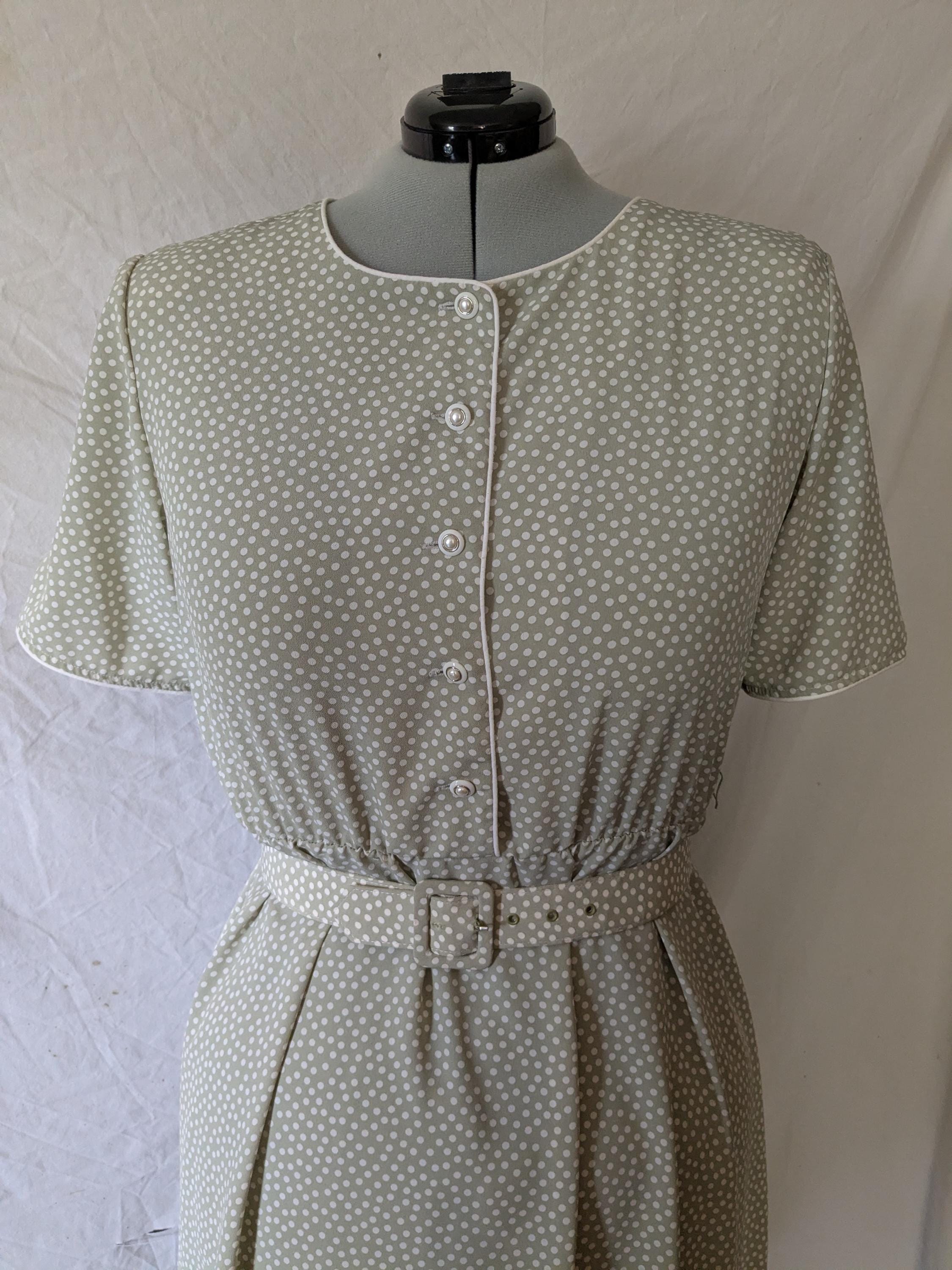 Sage Green Vintage Dress - Etsy Sage Green Vintage Dress - Etsy