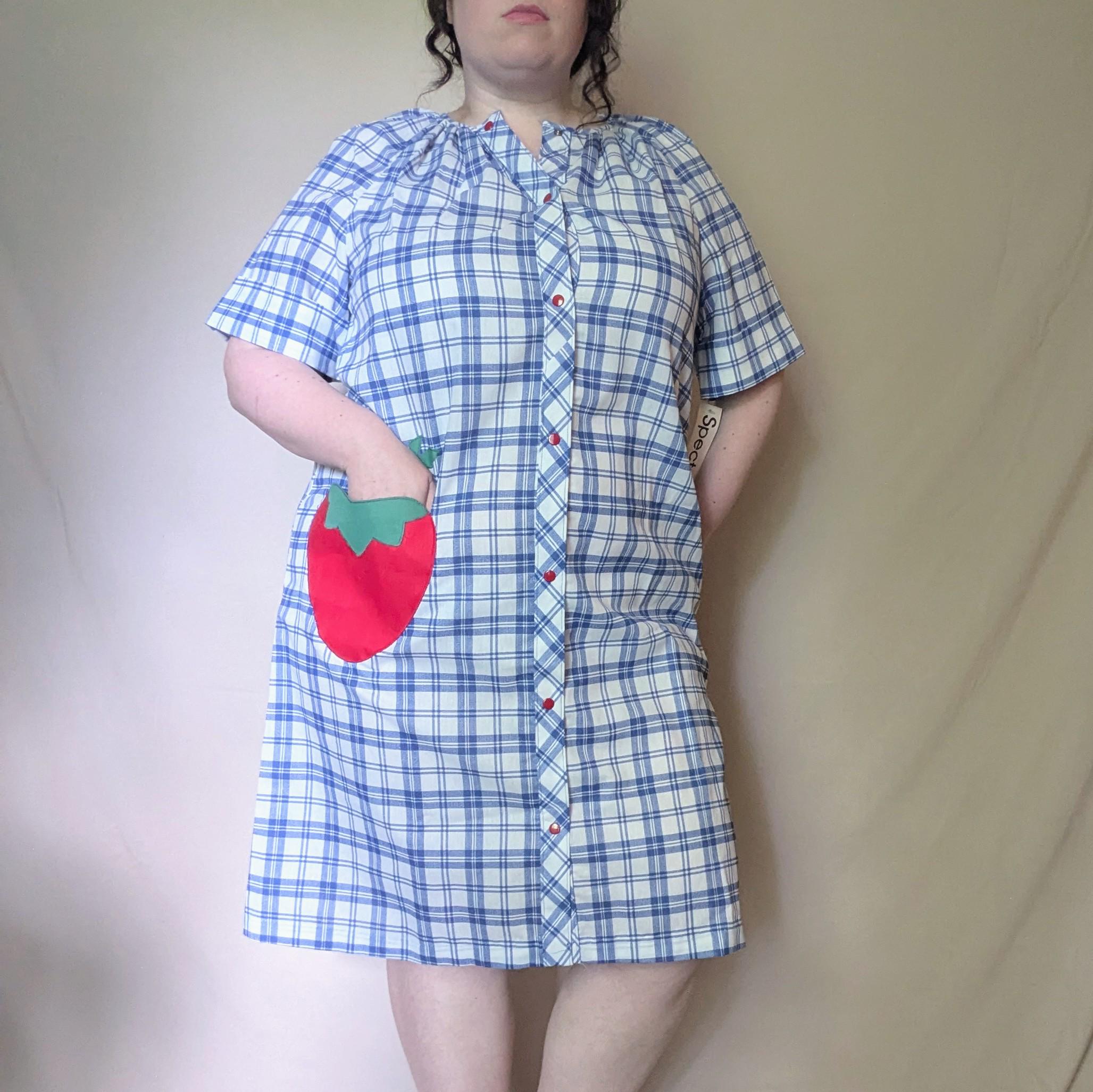 Mid Size Vintage Strawberry Pocket Lounge Dress by Spectator II w Original Tags / tagged Large