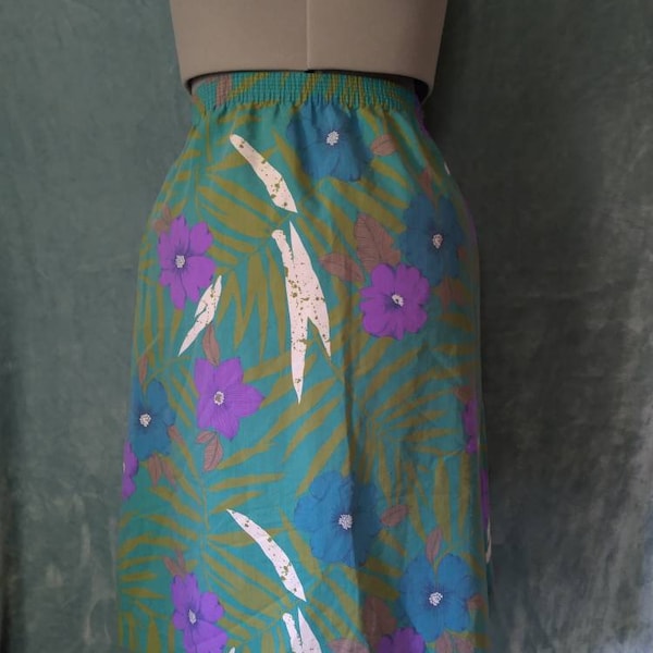 Plus Size / Waist 34-42 / Hip 55 // Vintage 1980s Tropical Green and Purple Flower Midi Skirt