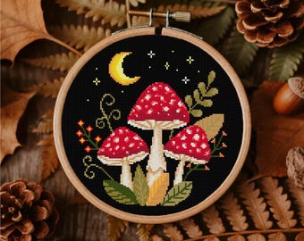 Paddenstoelen kruissteek, heksenachtige paddenstoelen kruissteek, vliegenzwam kruissteek, bos kruissteek, gotisch kruissteekpatroon, direct te downloaden.