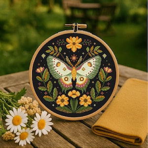 Padrão de Ponto Cruz de Mariposa, Padrão de Ponto Cruz de Inseto, Padrão de Ponto Cruz de Mariposa com Flor, Ponto Cruz de Arte Popular, PDF para Download Imediato