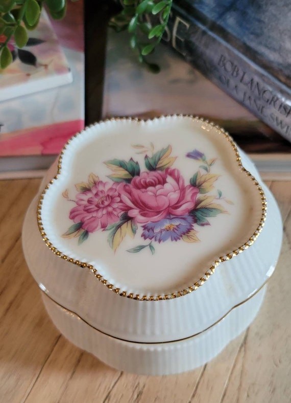 Art Gifts Flower Girl with Cart Porcelain Hinged Trinket Box 
