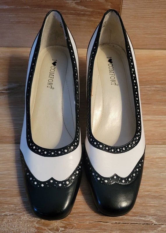 Vintage 1960's pinup style shoes 6 1/2. Retro shoe