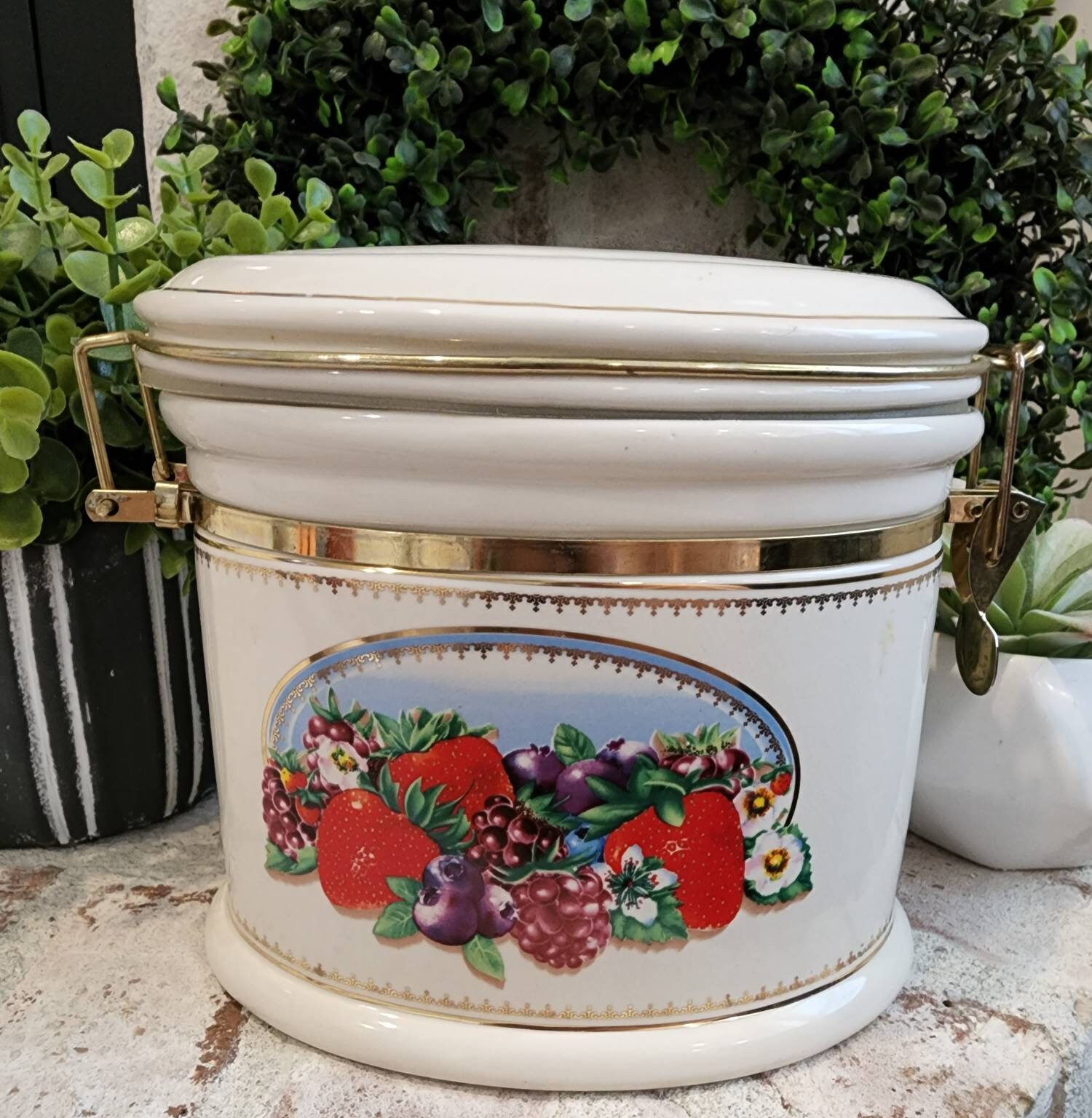 Vintage Knotts Berry Farm Ceramic Oval Canister/cookie Jar W/gasket