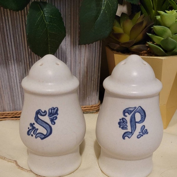 Vintage Pfaltzgraff Ceramic Blue Letter S & P Decorative Salt And Pepper Shaker Set farmhouse decor Collectible dinner ware