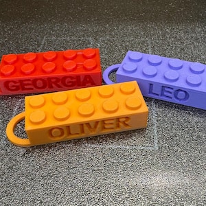 Porte-clés personnalisé avec mini blocs de construction | Remplisseurs de sacs de fête | Cadeau unique pour enfants et adultes | Porte-clés de la rentrée scolaire |