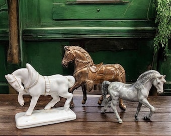 Small vintage horse figurines