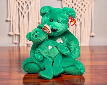 Peluche Beanie Baby ou Beanie Buddy TY vintage de 1997, représentant Erin l'ourson, avec ses étiquettes d'origine.