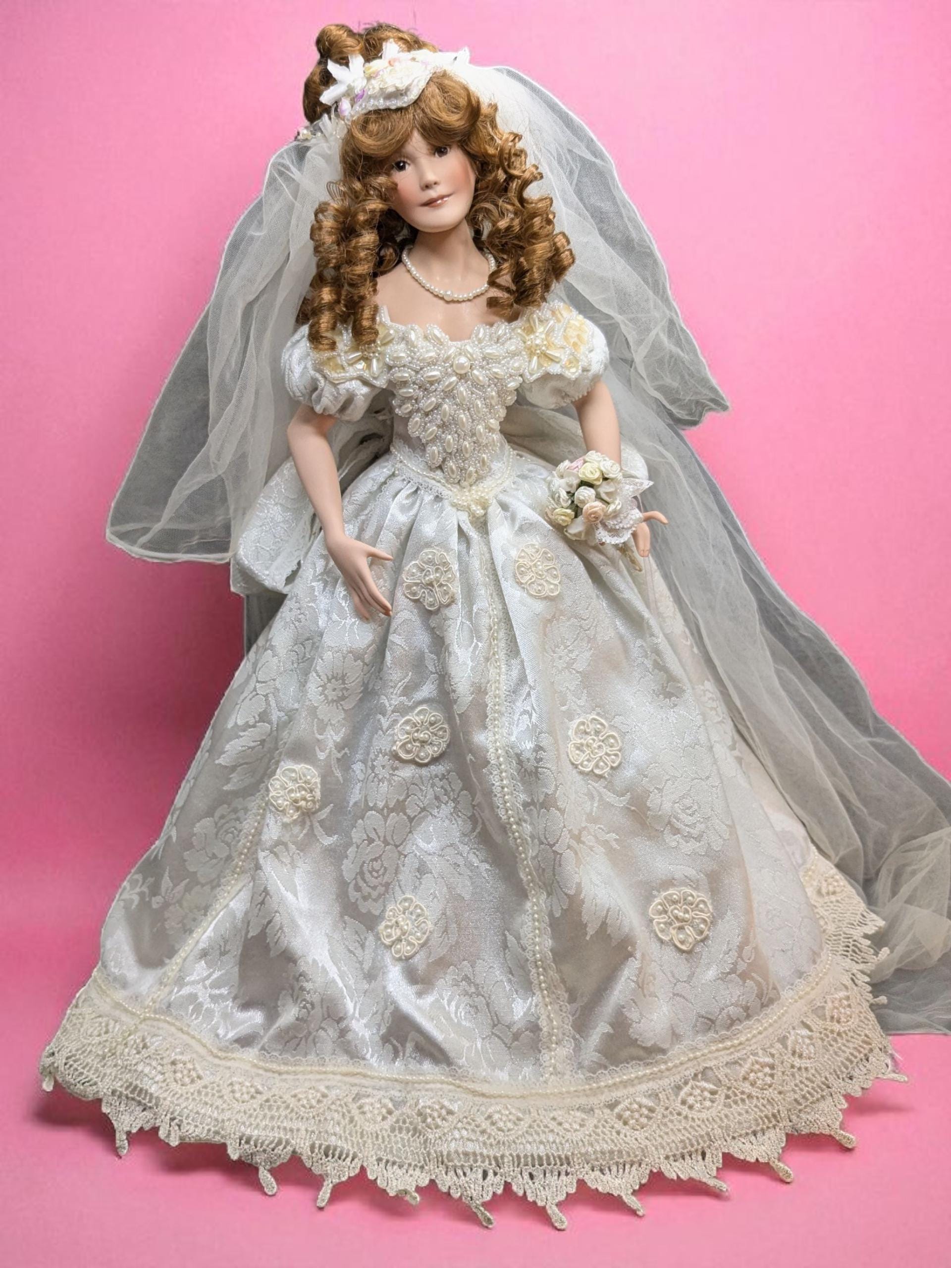 Vintage 1999 Paradise Galleries Porcelain Bride Doll “lily” by