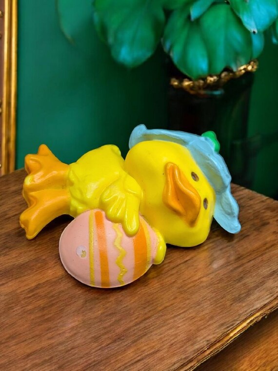 1970s Easter springtime duckling with flower hat … - image 2