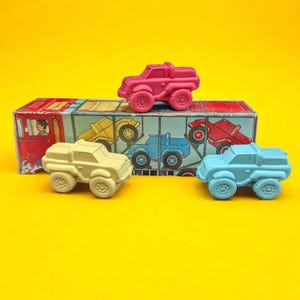 Vintage Avon bathtub buggies three soap bars