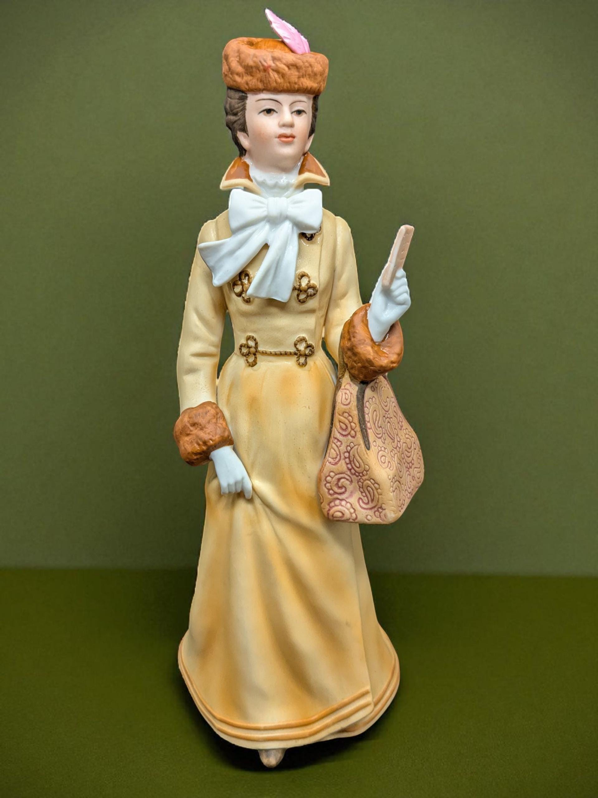 【レアMr.E】 プレミアコレクターズマスコット完売品 白バージョン未開封 Vintage Avon 1981 Mrs. Albee President's Club Award Figurine. - Etsy