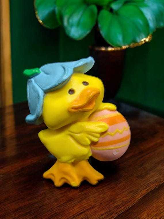 1970s Easter springtime duckling with flower hat … - image 1