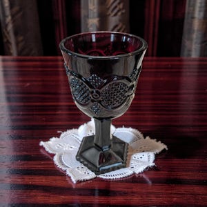 Avon 1876 Cape Cod Ruby Red Claret Wine Glass Goblet 5 inch