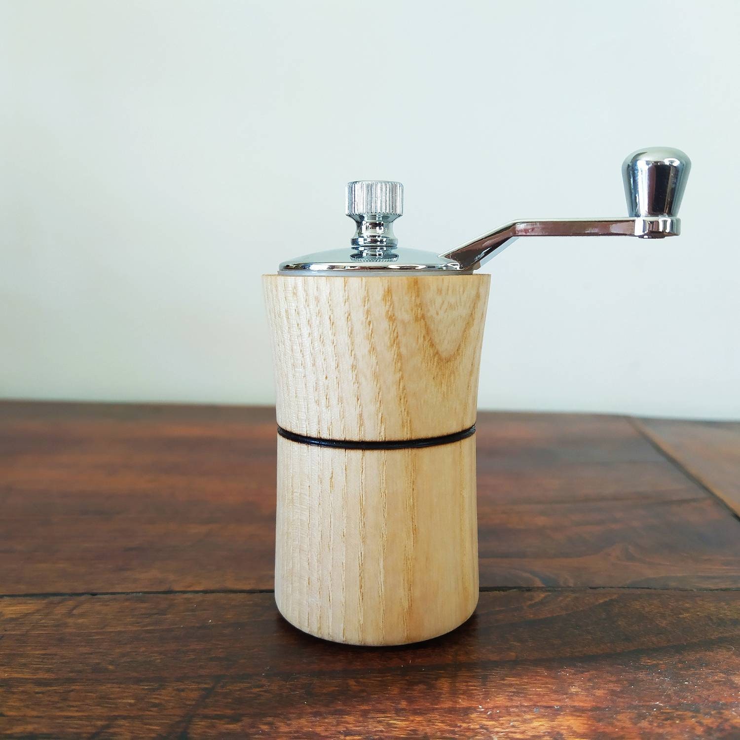 Moulin à Épices Artisanal en Frêne Iloko