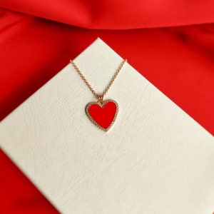 Collar con colgante de corazón rojo de plata de ley
