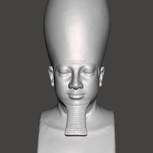 Peut inclure: Buste en rendu 3D d'un pharaon égyptien antique, représenté en gris clair. Le pharaon porte une haute couronne allongée avec un sommet arrondi, les yeux fermés et un collier détaillé et superposé. Le buste est posé sur un fond gris neutre.