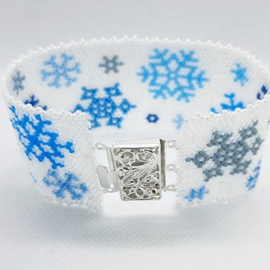 Crystal Snowflakes Peyote Stitch Bracelet Pattern