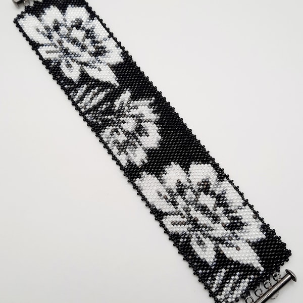 Black & White Flowers - Peyote Stitch Bracelet Pattern