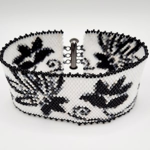 black-and-white-flowers-peyote-stitch-bracelet-pattern-etsy