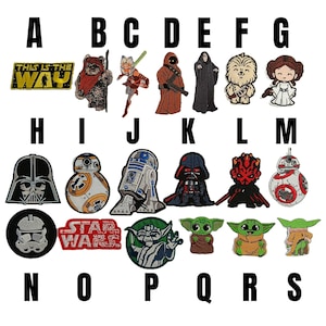 Op de afbeelding: Een verzameling geborduurde patches met personages en logo's uit de Star Wars-franchise. De patches bevatten personages als Darth Vader, Yoda en Chewbacca, evenals het Star Wars-logo en andere iconische afbeeldingen.